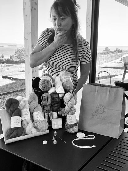 Caja misteriosa de Dye Tales Abril