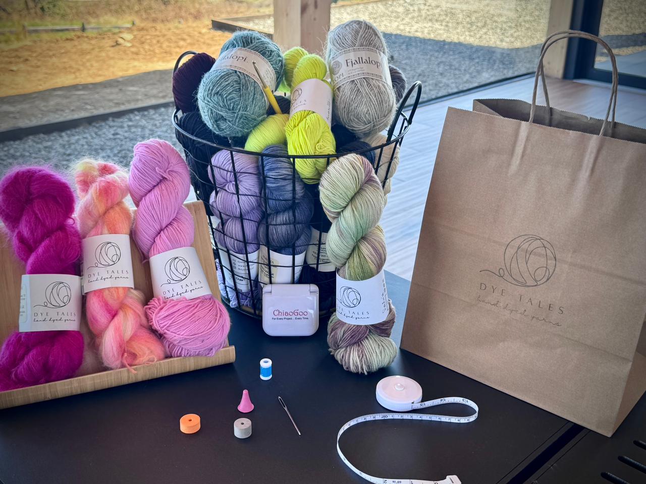 Caja misteriosa de Dye Tales Abril