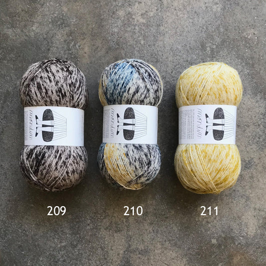 Lana Mondim de Rosa Pomar en colores 209, 210, 211