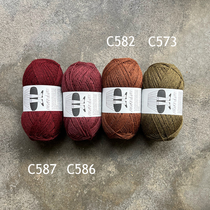 Lana Mondim de Rosa Pomar en colores C573, C582, C586, C587