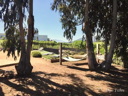Jardín con hamacas de la casa del retiro