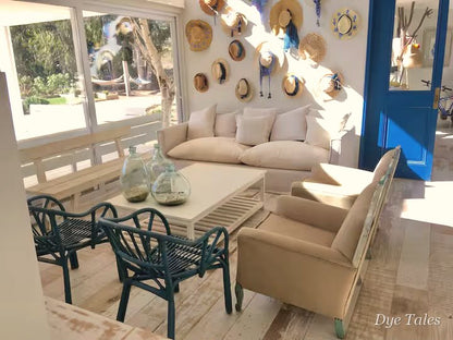 Living de la casa del retiro tejeril en Marbella, Puchuncaví