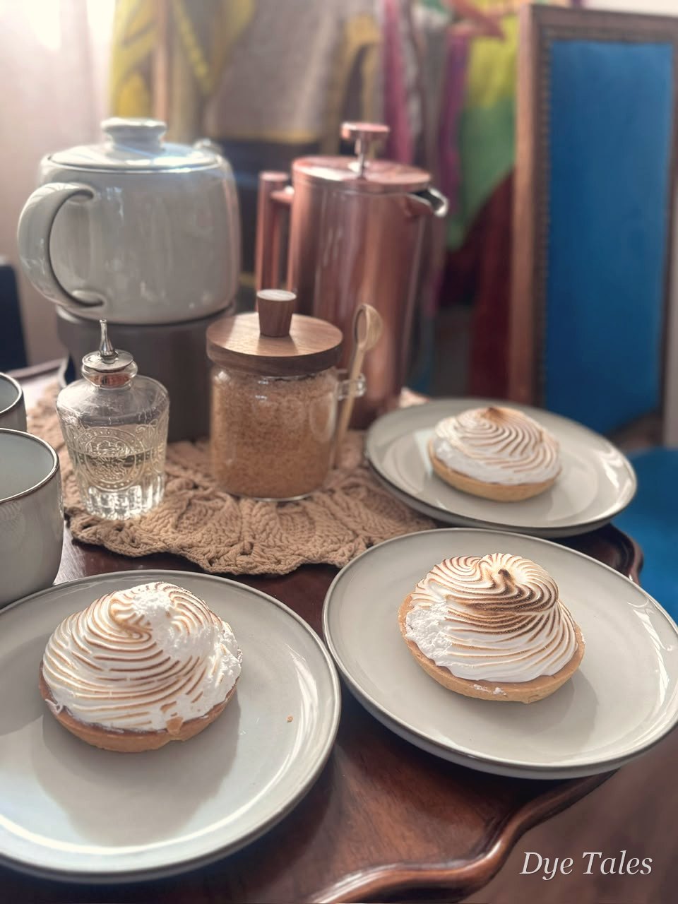 Té y pie de limón en el taller de tejido
