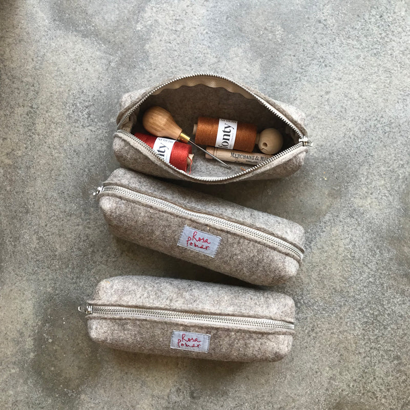 Estuche de fieltro de lana portuguesa con cierre metálico de Rosa Pomar – foto 2