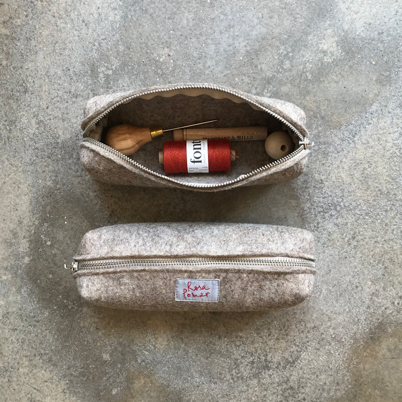 Estuche de fieltro de lana portuguesa con cierre metálico de Rosa Pomar – foto 6